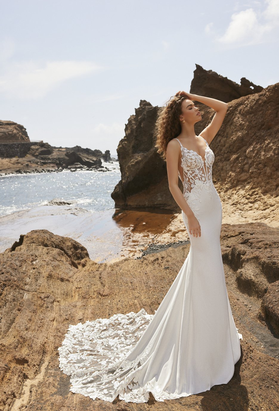 Wedding Gowns From The Best Wedding Dress Designers Adorn